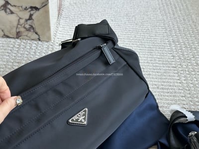 prada男士胸包 6