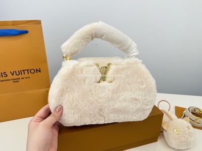 LV羊羔毛包包6