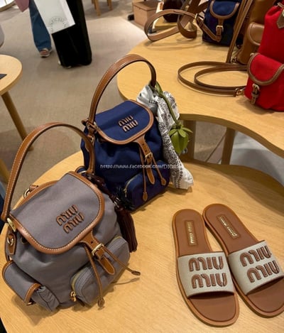 MiuMiu後背包1