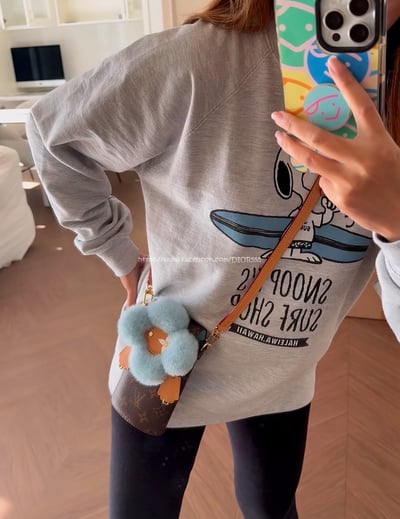 vivienne毛絨手機包3