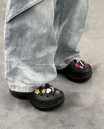 Balenciaga×Crocs洞洞鞋10