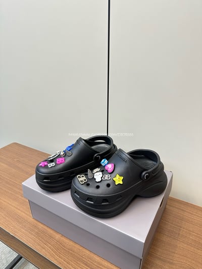 Balenciaga×Crocs洞洞鞋15