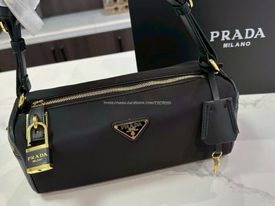 PRADA 腋下包6