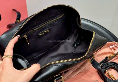 miumiu 褶皺保齡球包 10