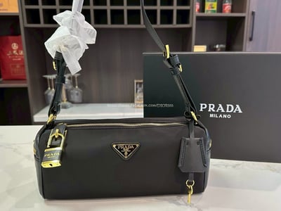 PRADA 腋下包7