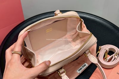 miumiu 褶皺保齡球包 15