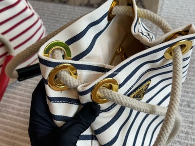  Prada尼龍水桶包9