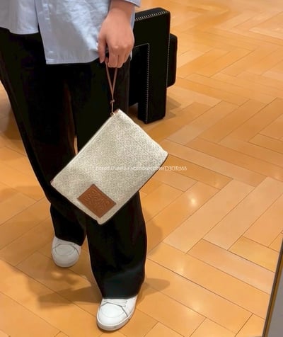LOEWE Oblong  pouch帆布手拿包2