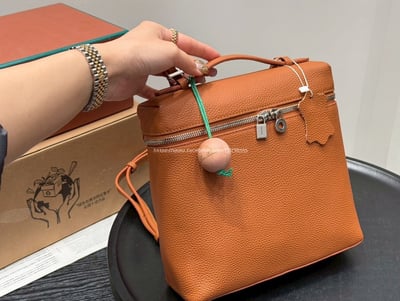  Loro Piana後背包 10