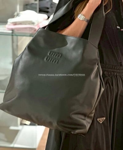 miumiu大號hobo 購物包4