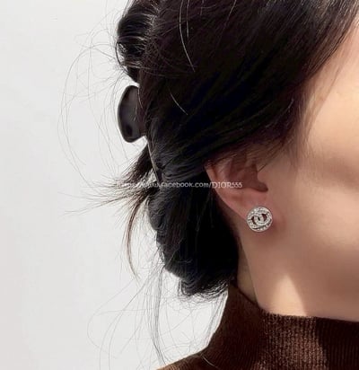銀色滿鑽圓形雙c耳環2