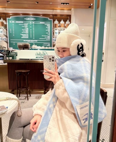 Burberry羊毛圍巾3