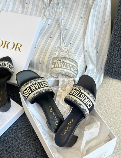 Dior刺繡高跟拖鞋9