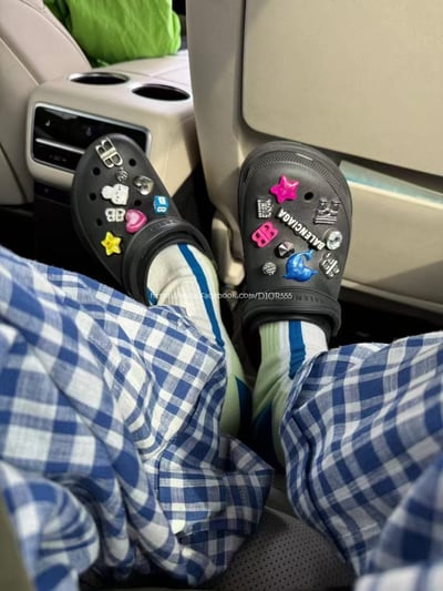 Balenciaga×Crocs洞洞鞋5