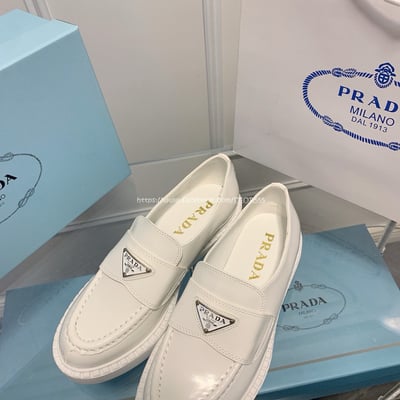 Prada三角logo樂福鞋10