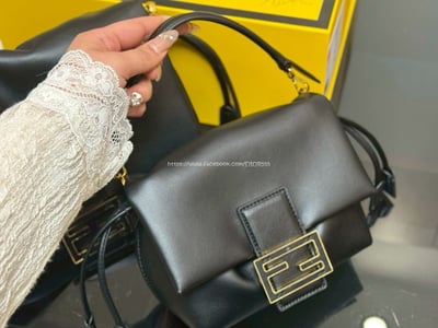 Fendi 大胖水餃包15