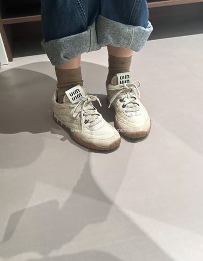 MIUMIU餅乾小白鞋1