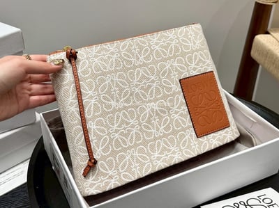 LOEWE Oblong  pouch帆布手拿包4