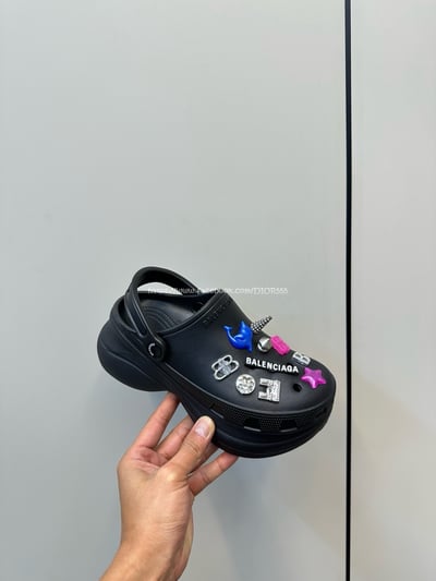 Balenciaga×Crocs洞洞鞋17