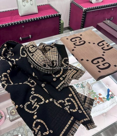 Gucci格紋圍巾10