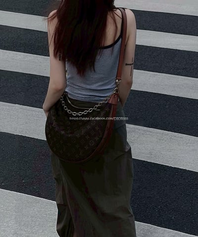 LV Loop hobo大月亮包5