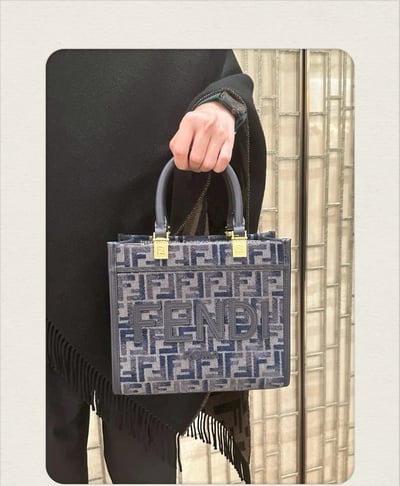 FENDI絲絨托特包4