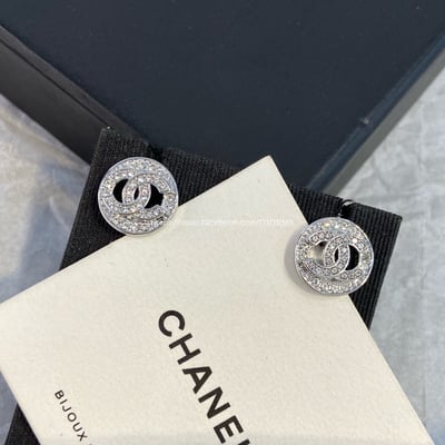 銀色滿鑽圓形雙c耳環1