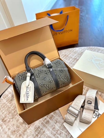 Lv 牛仔keepall 枕頭包1