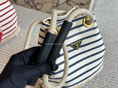  Prada尼龍水桶包8