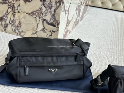prada男士胸包 1