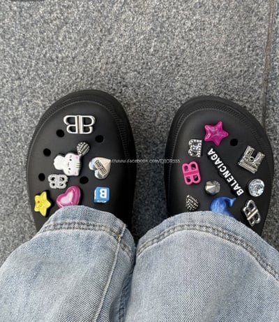 Balenciaga×Crocs洞洞鞋8