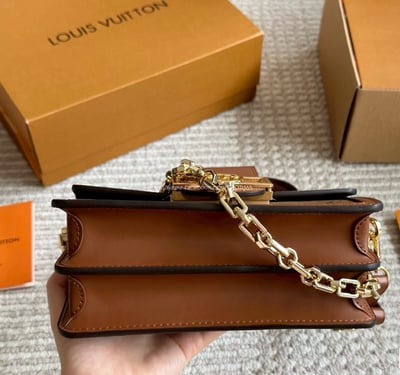 LV 達芙妮 鏈條包 8