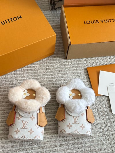 vivienne毛絨手機包6