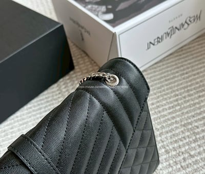 YSL魚子醬信封包4