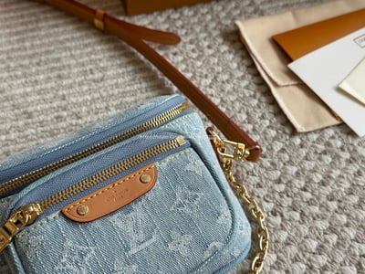 Lv淺色牛仔腰包5