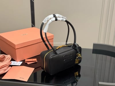 miumiu 保齡球包8