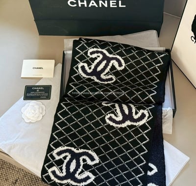 小香菱格紋羊絨圍巾1