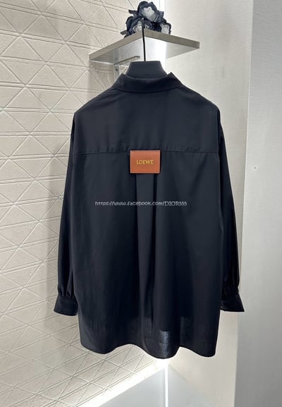 Loewe素色皮牌襯衫10