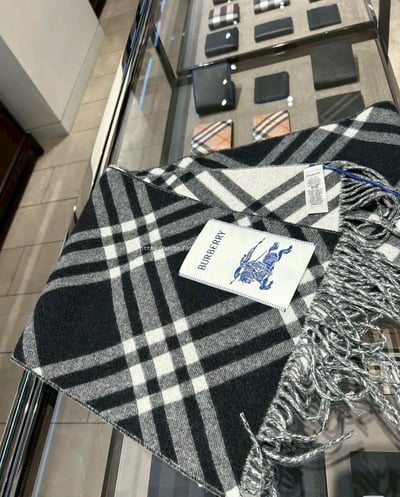 BBR斜格紋流蘇圍巾4