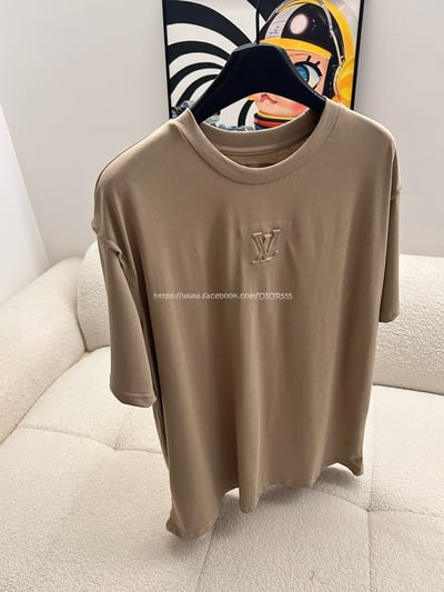 LV奶咖色壓花短袖T4