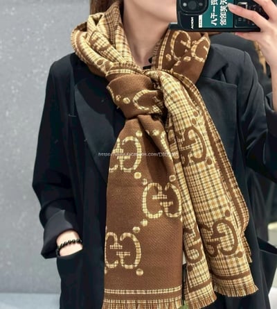 Gucci格紋圍巾2
