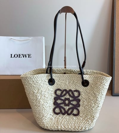 LOEWE編織菜籃包8