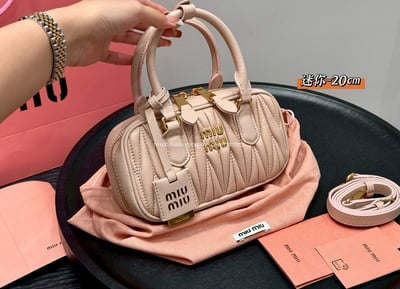 miumiu 褶皺保齡球包 14