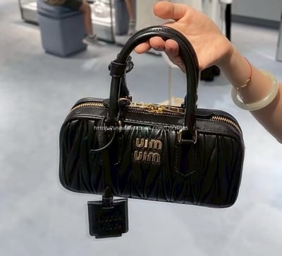 miumiu 褶皺保齡球包 9