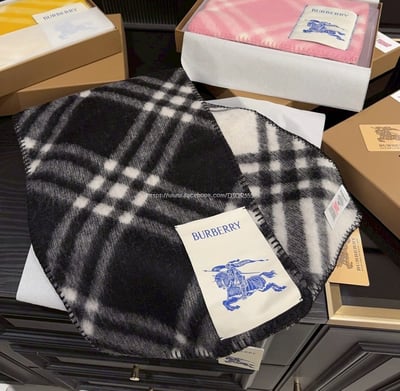 Burberry羊毛圍巾20