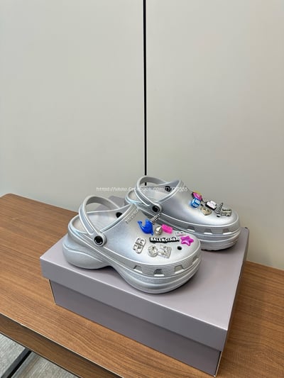 Balenciaga×Crocs洞洞鞋16