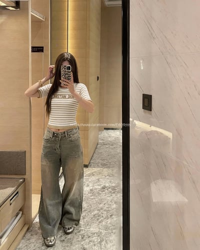 Dior燙金字母上衣3