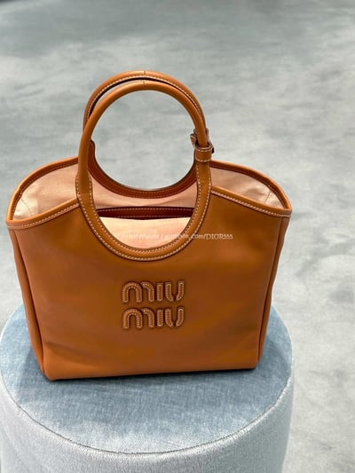  MiuMiu Ivy托特包​​9