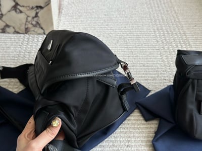 prada男士胸包 8