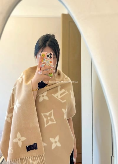 LV奶茶色圍巾3